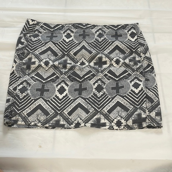 H&M women’s grey and white skirt with zipper in back Size 8 - Picture 1 of 8